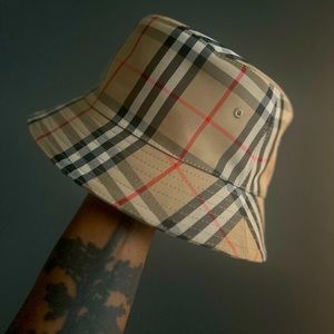 Burberry Bucket hat Sz. M, brand new never worn, just on shelf
